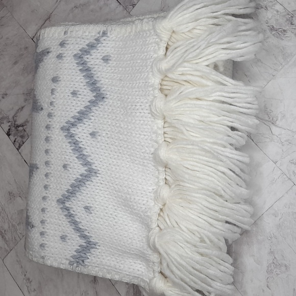 Hot Paws Snowflake Winter Scarf - Picture 6 of 7